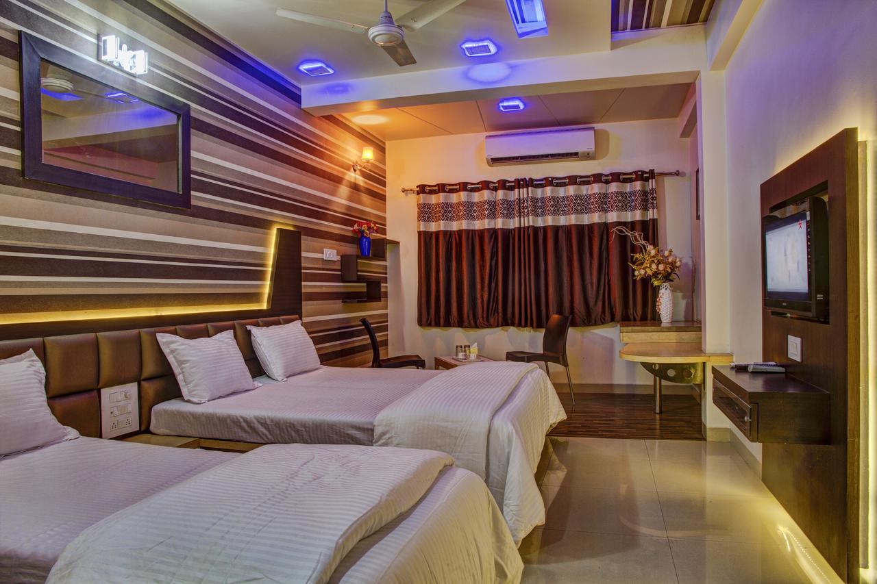 Hotel New Holiday Plaza Nashik Exterior foto